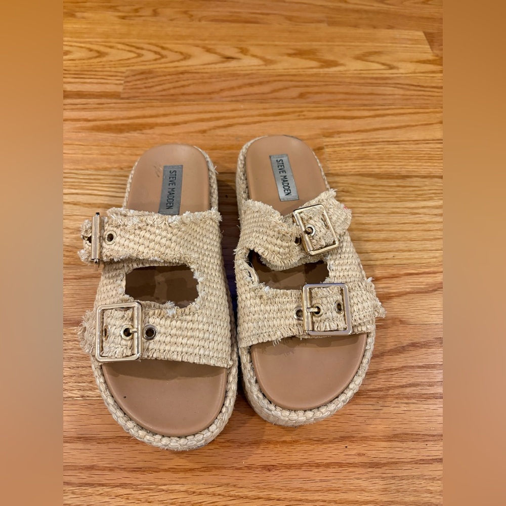 Steve Madden women’s Tan Sandals